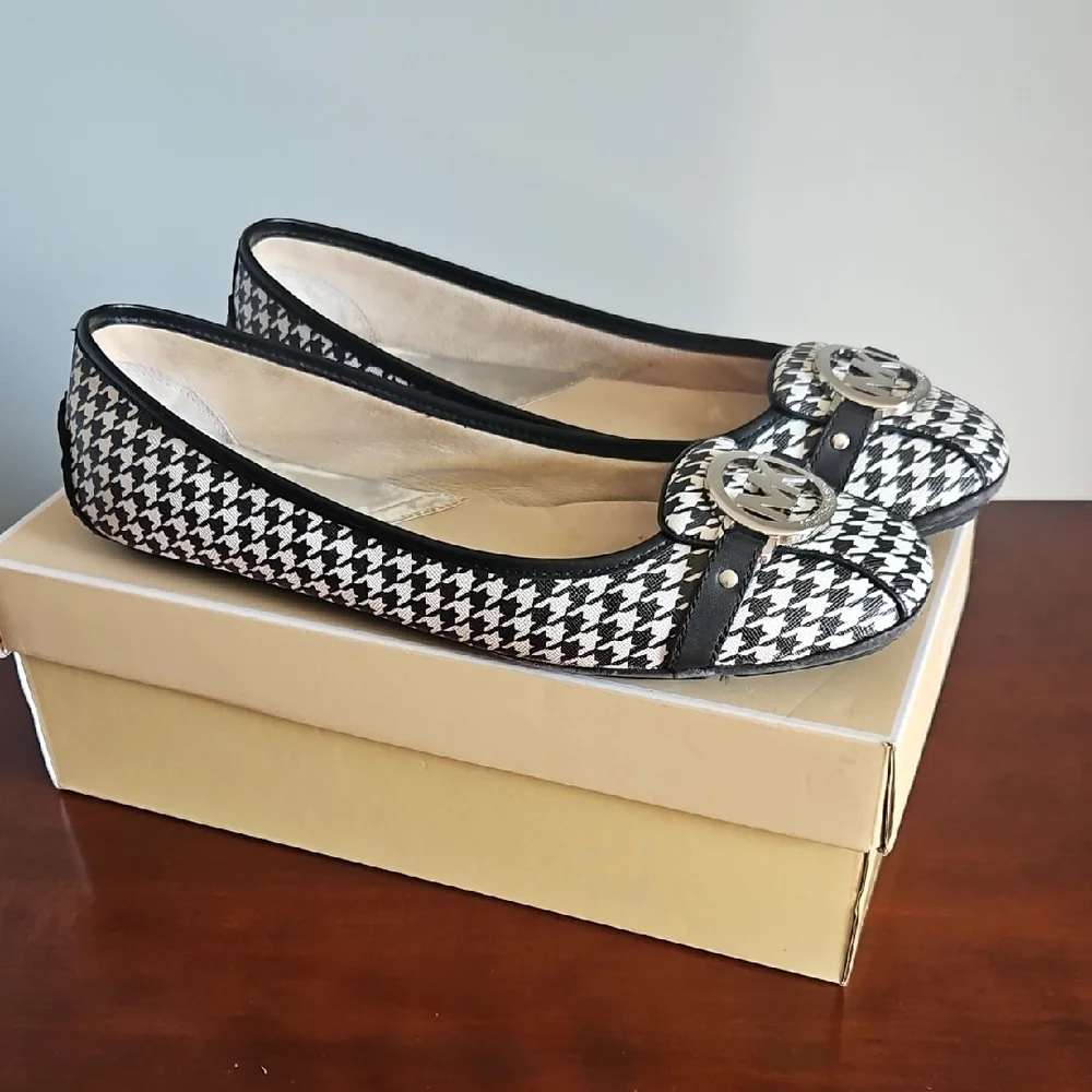 Michael Kors Black and White Houndstooth Flats - Picture 5 of 6
